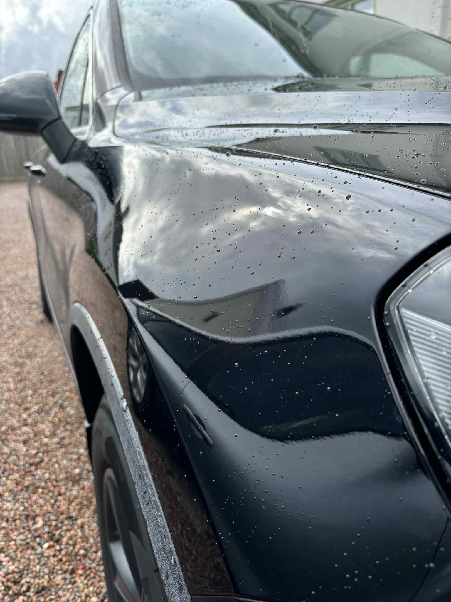 Kundbil efter polering och bilvård hos VänerGloss