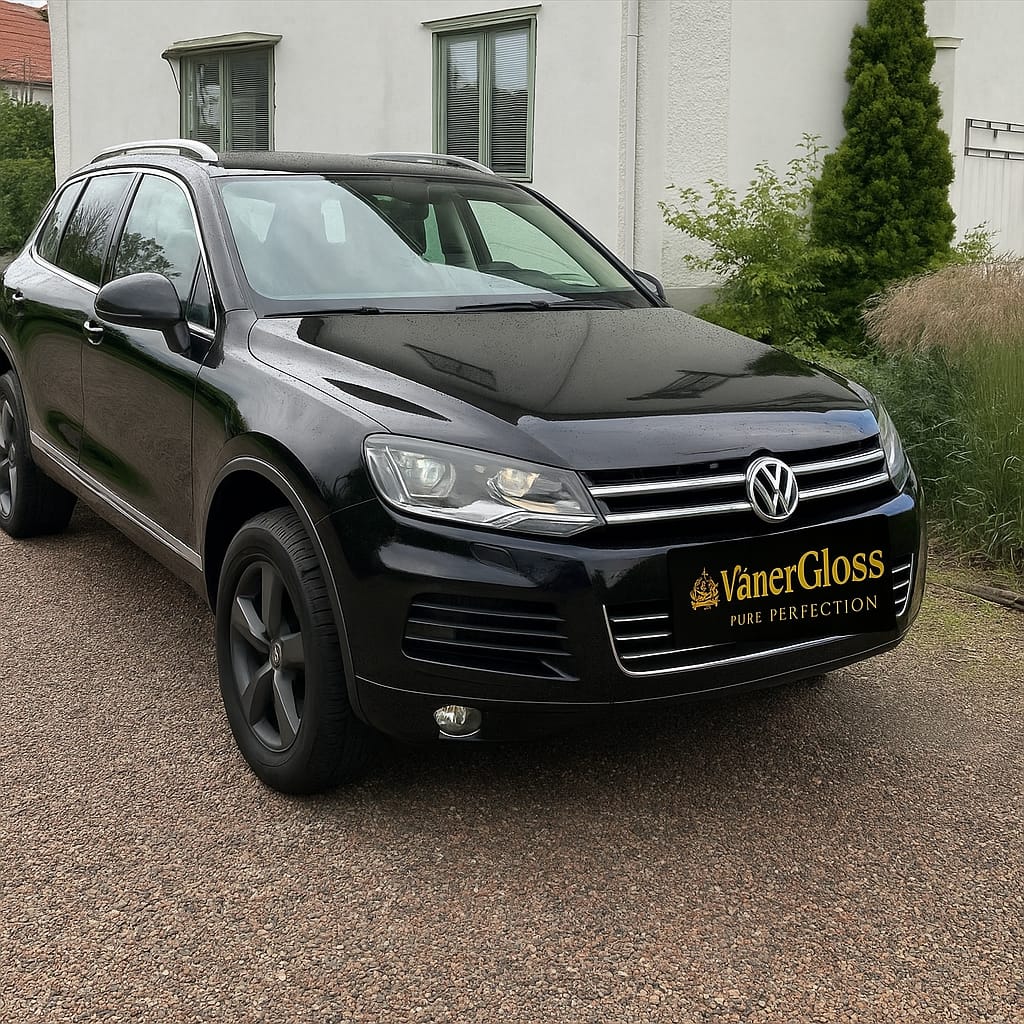 Bil behandlad med rekond och lackskydd hos VänerGloss